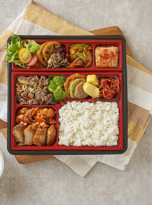 불고기 오징어볶음 돈까스 도시락